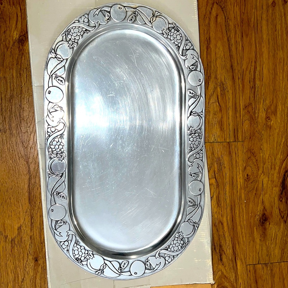 Wilton armetale tray